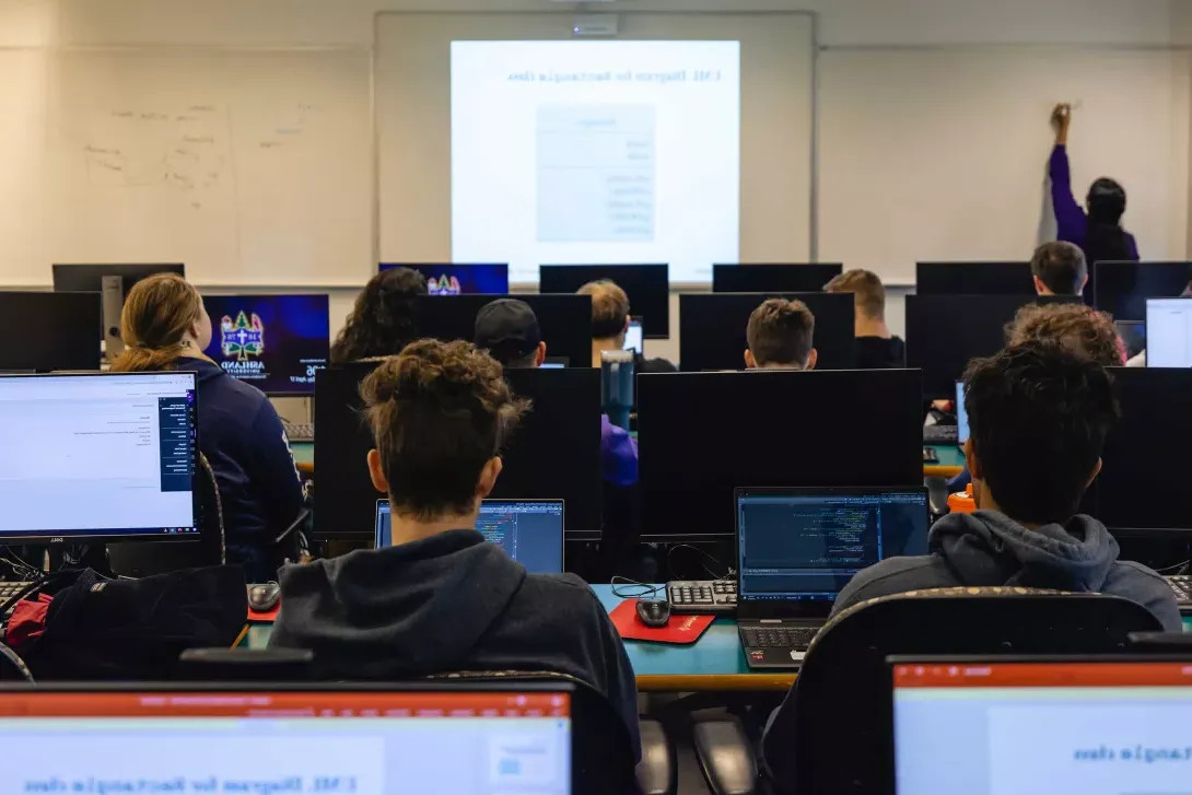students in 计算机科学 classroom